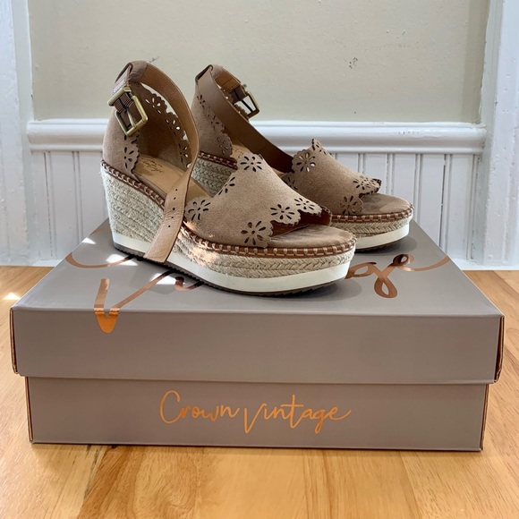 Crown Vintage Dunja Warm Nude Cow Suede Wedge, Size 7M - Picture 2 of 6